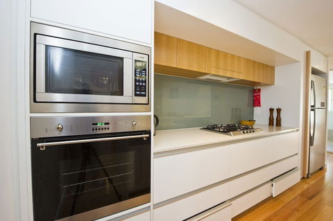 Maggies Beachfront Apt. 11 - Hervey Bay Accommodation 2