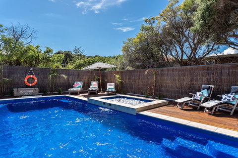 Front Beach House - Hervey Bay Accommodation 1