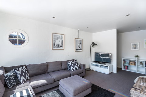 Front Beach House - Hervey Bay Accommodation 3