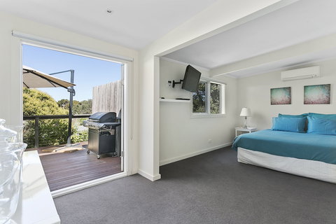 Front Beach House - Hervey Bay Accommodation 4