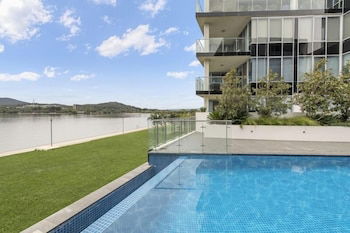 Accommodate Canberra - Lakefront - Hervey Bay Accommodation 4