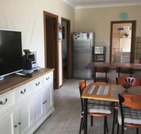 Flat 2 42 McMillan Rd - Hervey Bay Accommodation