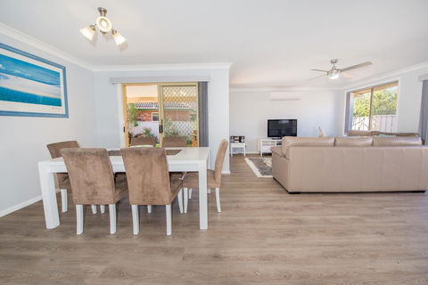 Pebble Pde 1 / 14 Fingal Bay - Hervey Bay Accommodation 3