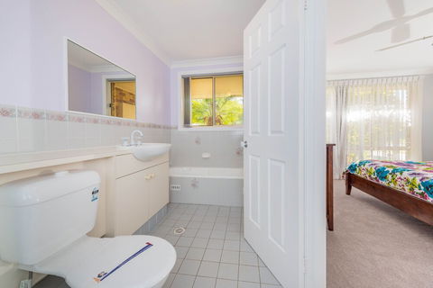 Pebble Pde 1 / 14 Fingal Bay - Hervey Bay Accommodation 2