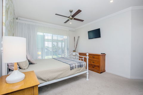 Lakehouse Family Oasis - Hervey Bay Accommodation 2