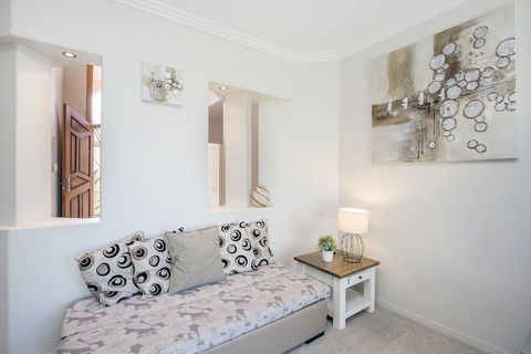 Lakehouse Family Oasis - Hervey Bay Accommodation 3