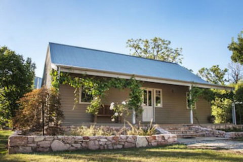 Johanna NEW MODERN HOUSE - Hervey Bay Accommodation 0