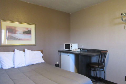 Hepburn Springs Escape Villa 9 - Hervey Bay Accommodation 2