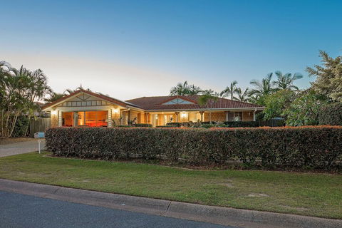 Anaheim Family Oasis - Hervey Bay Accommodation 7