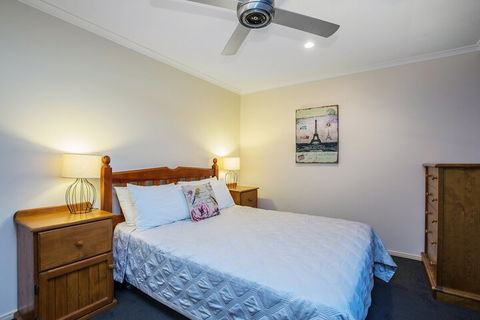 Anaheim Family Oasis - Hervey Bay Accommodation 2