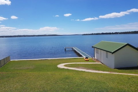 Lake Escape - Lake Macquarie - Tourism Hervey Bay 0