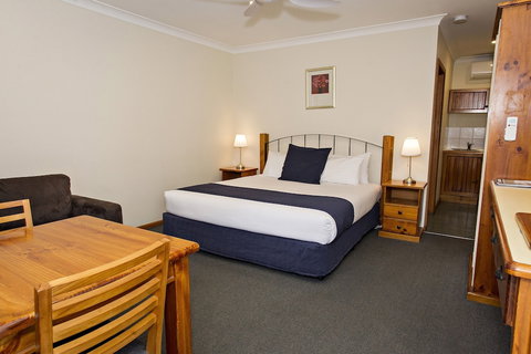 Colonial Motel And Serviced Apartments - Hervey Bay Accommodation 1