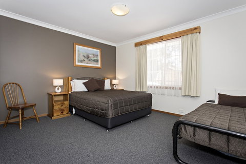 Colonial Motel And Serviced Apartments - Hervey Bay Accommodation 2