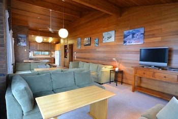 Lawlers 40 - Hervey Bay Accommodation 0