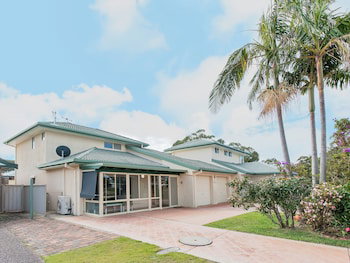 Occy's At Fingal Bay - Hervey Bay Accommodation 0
