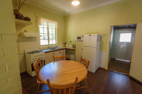 Murphy's Cottage - Hervey Bay Accommodation 3