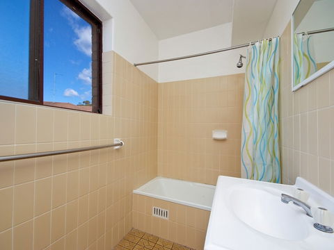 Promenade Unit 10 / 8 Intrepid Close - Hervey Bay Accommodation 3