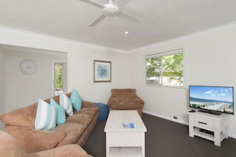 Box Beach Retreat 29 Essendene Road - Hervey Bay Accommodation 0