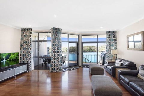 Absolute Creek Front Villa - Hervey Bay Accommodation 2