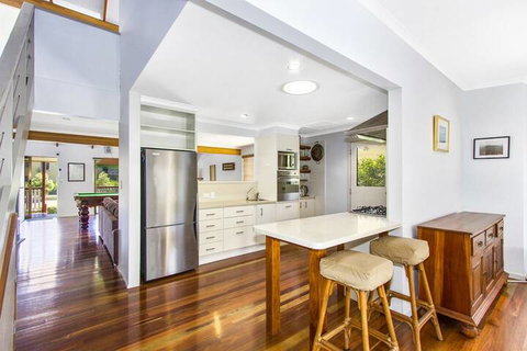 CABARITA BEACH BLISS HOLIDAY HOME On The LAKE - Hervey Bay Accommodation 4