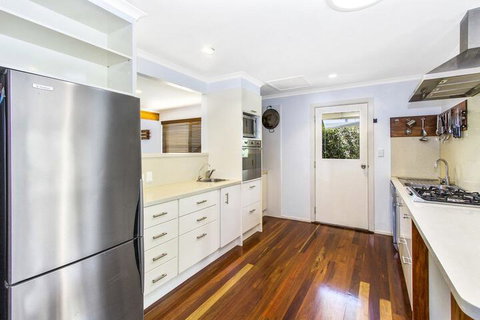 CABARITA BEACH BLISS HOLIDAY HOME On The LAKE - Hervey Bay Accommodation 3