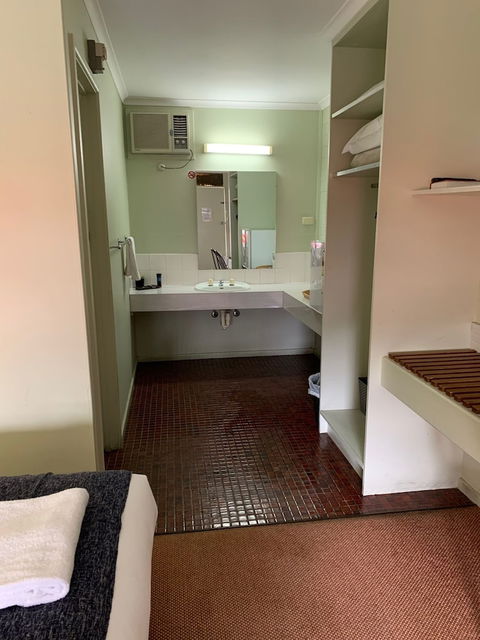 Finley Country Club Hotel Motel - Tourism Hervey Bay 4