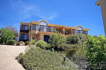 Dromaius 5 - Great Views Of The Snowy Mountains - Hervey Bay Accommodation 0
