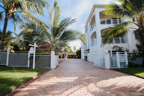 Villa Beach Palm Cove - Hervey Bay Accommodation 3