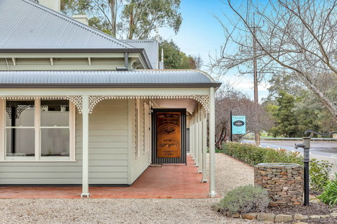 Grandview Accommodation - The Flaxley Apartments - Hervey Bay Accommodation 1