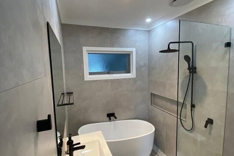 Pet Friendly 5 Victor Parade - Hervey Bay Accommodation 1