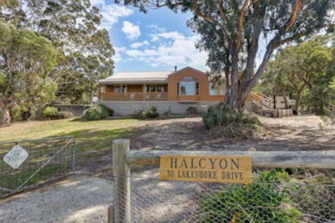 Halcyon - Hervey Bay Accommodation 0