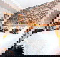 UM616 Sleek Split Level City Oasis in Ultimo - Hervey Bay Accommodation