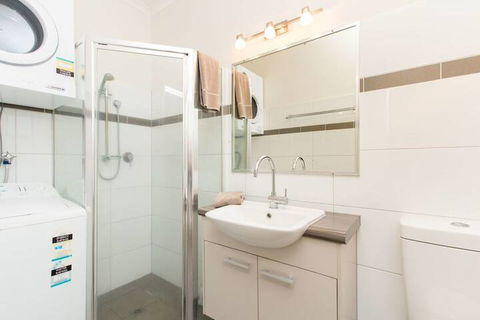 Cable Beach Apartments - Hervey Bay Accommodation 7