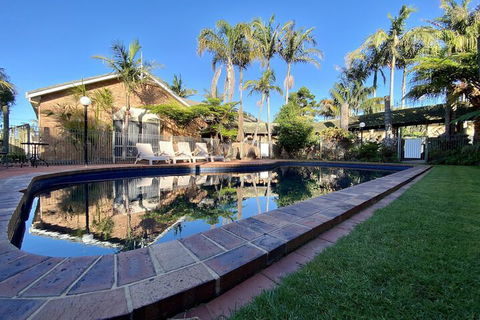 Coastal Waters Motor Inn - Hervey Bay Accommodation 2
