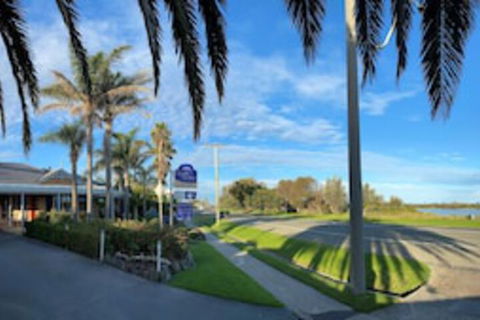 Coastal Waters Motor Inn - Hervey Bay Accommodation 0