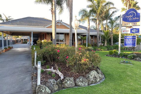 Coastal Waters Motor Inn - Hervey Bay Accommodation 1