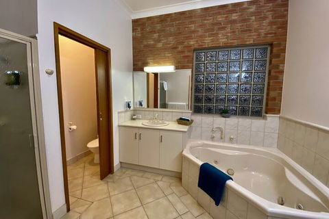 Coastal Waters Motor Inn - Hervey Bay Accommodation 7