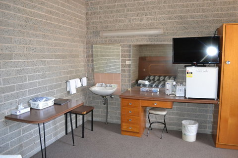 Shamrock Hotel Motel Balranald - Tourism Hervey Bay 3