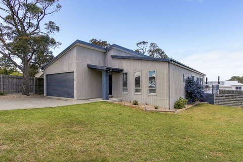 Pelican House - Hervey Bay Accommodation 2