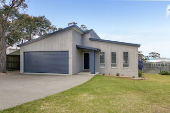Pelican House - Hervey Bay Accommodation 0