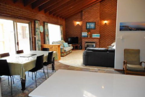 Norfolk At Hat Head - Tourism Hervey Bay 0