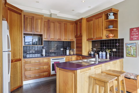 Manfield City Waterfront View Cottage - Hervey Bay Accommodation 3