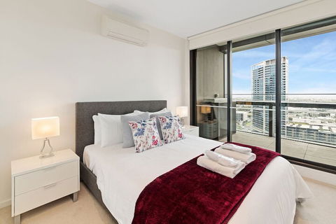 Melbourne Lifestyle Apartments - Best Views On Collins - Hervey Bay Accommodation 4