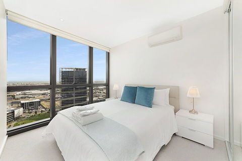 Melbourne Lifestyle Apartments - Best Views On Collins - Hervey Bay Accommodation 3