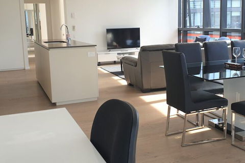 Melbourne Lifestyle Apartments - Best Views On Collins - Hervey Bay Accommodation 5