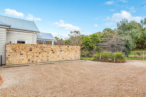 Grandview Accommodation - The Elm Tree Apartments - Tourism Hervey Bay 2