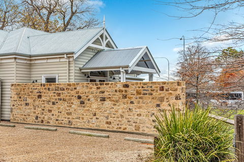 Grandview Accommodation - The Elm Tree Apartments - Tourism Hervey Bay 0