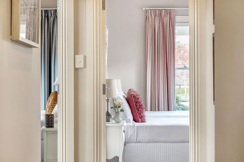 Grandview Accommodation - The Elm Tree Apartments - Tourism Hervey Bay 6