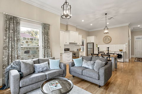 Grandview Accommodation - The Elm Tree Apartments - Tourism Hervey Bay 5