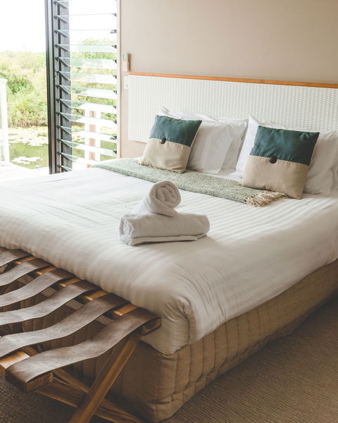 Caves Coastal Bar & Bungalows - Tourism Hervey Bay 5